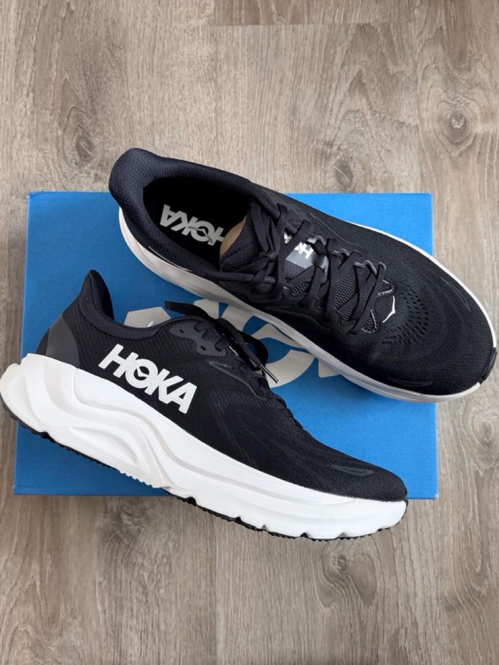 HOKA Arahi 8 Men’s Size 11 D Black White Running Shoes